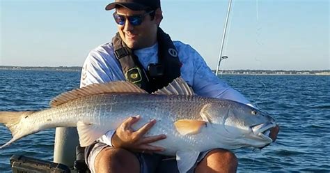 How To Catch GIANT Bull Redfish Under Bridges .